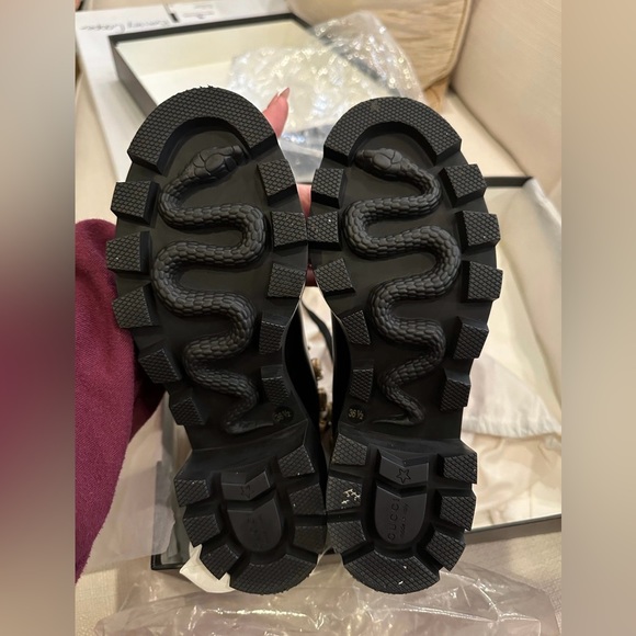 Gucci black leather boots with jewels - Picture 6 of 11